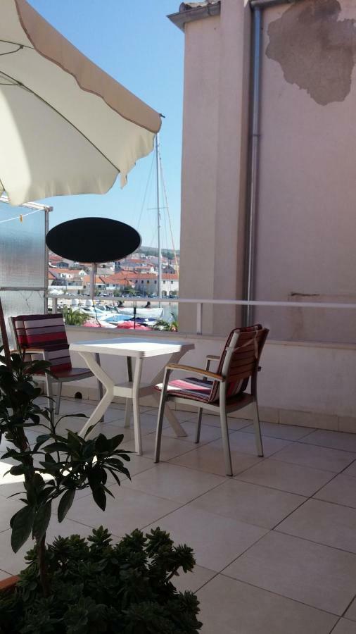 Appartement Tutini Dvori à Primošten Extérieur photo