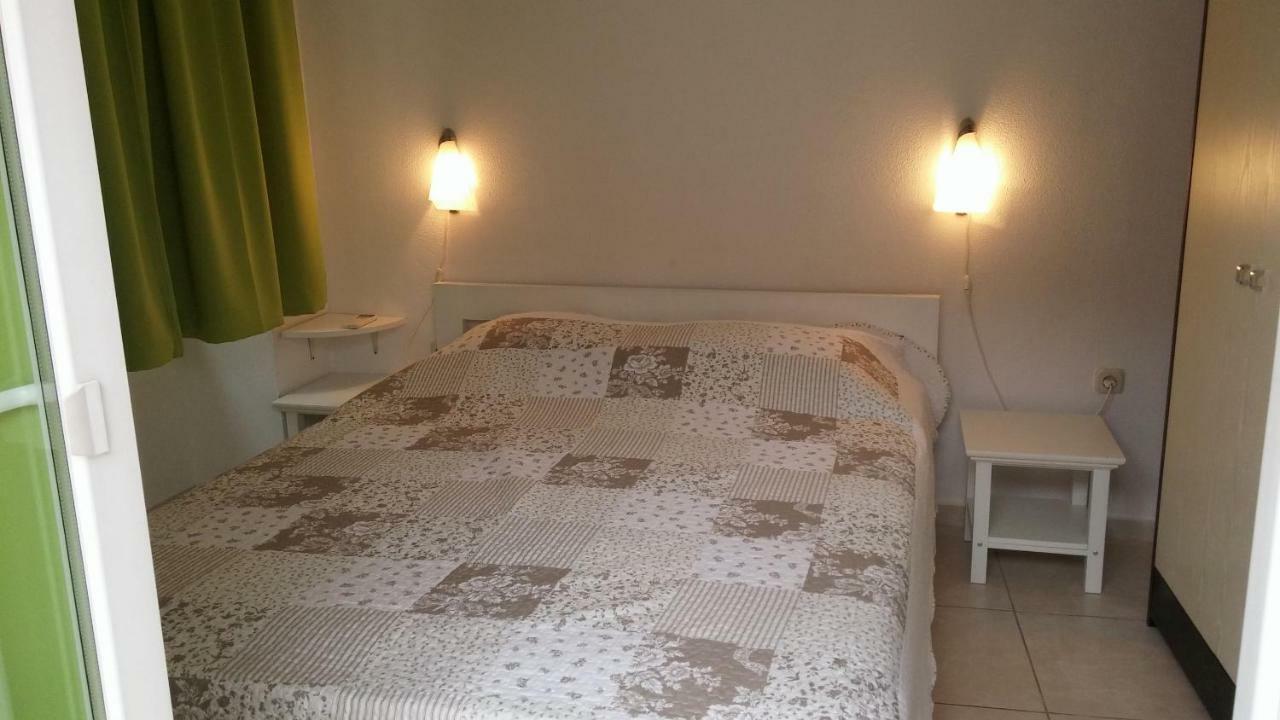Appartement Tutini Dvori à Primošten Extérieur photo