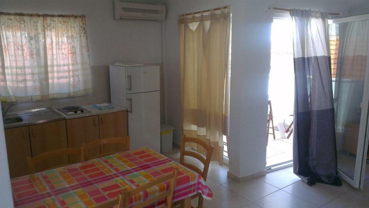 Appartement Tutini Dvori à Primošten Extérieur photo